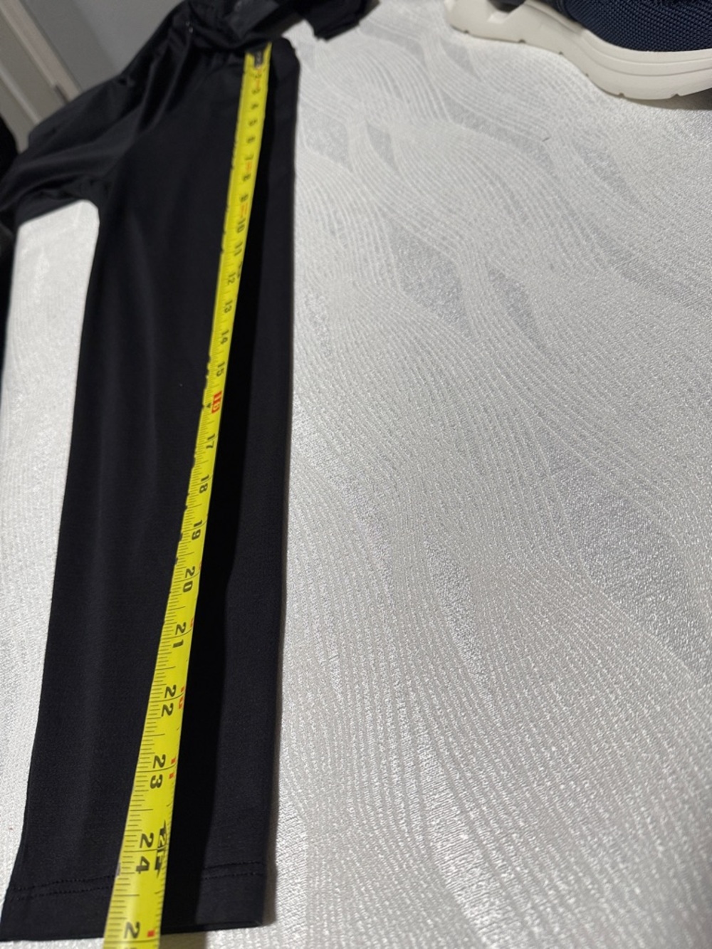 Lululemon Men's Black Long Sleeve Shirt - Picture 8 of 10